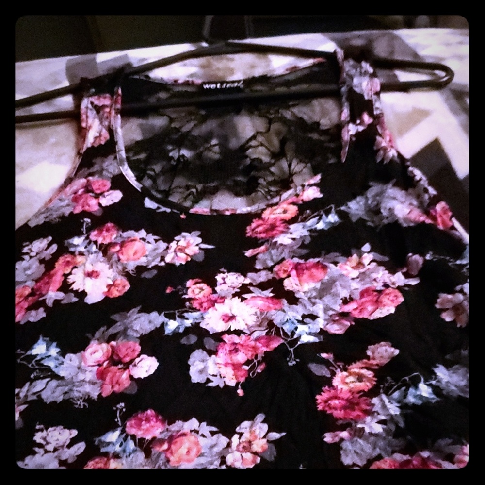 Wet seal cute top